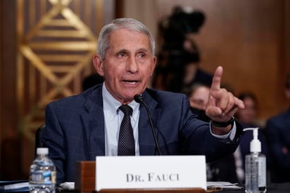 Estados Unidos se encuentra en un “aprieto innecesario” de crecientes casos de COVID-19 derivados de la variante delta y del hecho de que muchos estadounidenses no se han vacunado, dijo el domingo el doctor Anthony Fauci, el principal experto en enfermedades infecciosas de la nación. (ARCHIVO) 