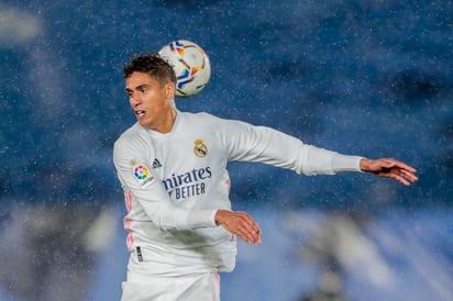 El Real Madrid anunció este martes, a través de un comunicado oficial, el traspaso del defensa francés Raphael Varane al Manchester United, después de una década en las filas del conjunto madridista. (AP) 