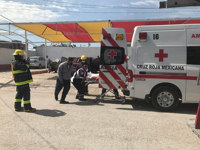 El hombre fue identificado como Anastasio, de 64 años de edad, quien sufrió quemaduras de segundo y tercer grado en las piernas. (EL SIGLO DE TORREÓN)