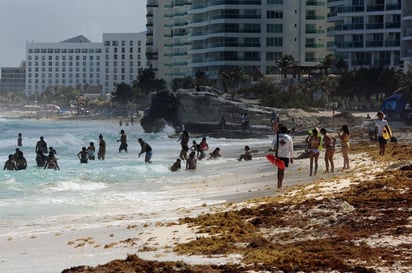 La Secretaría de Salud de Coahuila exhorta a la población que se fue de vacaciones a otras entidades del país y principalmente a las playas, a que realicen un aislamiento voluntario de 4 a 5 días tras su llegada a esta entidad. También piden estar atentos a los síntomas de COVID-19 con el fin de detectar de forma oportuna los casos y frenar la transmisión del virus SARS-CoV-2. (ARCHIVO)