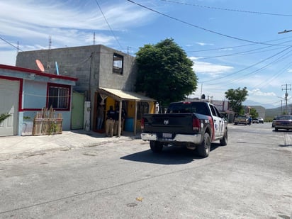 Fue al medio día de este miércoles, cuando presuntamente por causas desconocidas un joven en la colonia Morelos resultó lesionado con arma de fuego en un pie, por lo que fue trasladado a un nosocomio local, sin que lesiones pongan en riesgo su vida. (EL SIGLO DE TORREÓN)