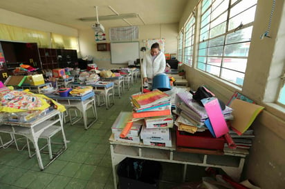 López Obrador dijo que es indispensable que se regrese a clases presenciales por el bien de los niños, de los adolescentes, los estudiantes y por el bien de los padres de familia. (ARCHIVO)