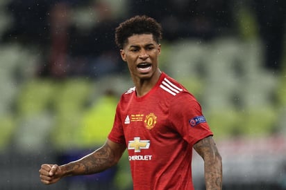 El delantero Marcus Rashford, del Manchester United, se someterá a una cirugía de hombro y se espera que esté fuera de las canchas por un periodo largo de rehabilitación, informó el club el viernes. (ARCHIVO) 
