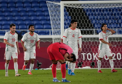  Con tantos de Henry Martín al 11′ y al 54′, Luis Romo al 30′, Sebastián Córdova al 39 y 63′ y Eduardo Aguirre al 84′, el equipo del ‘Jimmy’ Lozano superó los cuartos de final y ahora se medirá ante Brasil por un lugar en las medallas.
 (AP)