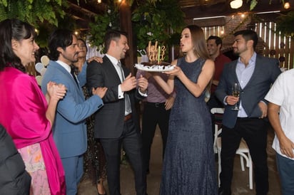 Raúl Araiza, Cecilia Galliano, José Ron, Marlene Favela, Verónica Jaspeado Macarena Miguel y Gonzalo Vega Junior fueron algunos de los actores que estuvieron presentes en la pequeña fiesta.
(ESPECIAL)