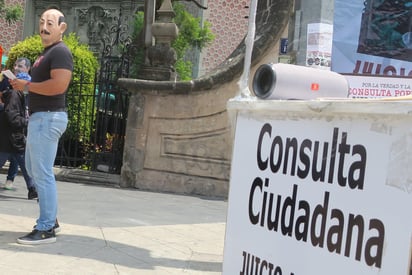 Un total de 152 observadores se inscribieron para participar como tal en la Consulta Popular 2021 a celebrarse mañana 1 de agosto en el país, cantidad que rebasa por mucho los registrados en procesos electorales pasados ante la Junta Distrital 02 del Instituto Nacional Electoral con sede en Gómez Palacio. (ARCHIVO)
