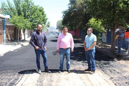 El alcalde acudió a la zona de las obras para supervisarlas. (CORTESÍA)