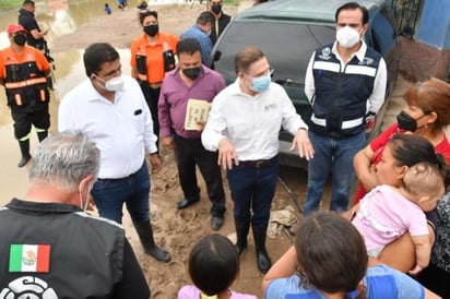 
El gobernador del estado y el presidente municipal se comprometieron con la ciudadanía a realizar acciones para mejorar la calidad de vida de los habitantes. (EL SIGLO DE TORREÓN)