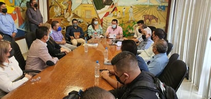 Este viernes se llevó a cabo una reunión enlace entre los equipos de entrega-recepción, en la Presidencia de Matamoros. (MARY VÁZQUEZ)