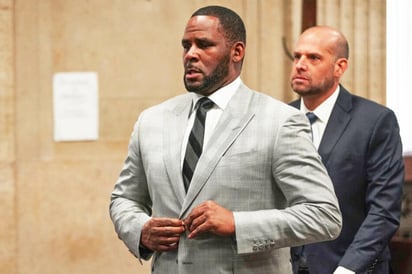 Después de varios retrasos, la primera fase del juicio por tráfico sexual del astro de la música R&B R. Kelly comenzó el lunes con la selección del jurado en Nueva York. (ESPECIAL)         
