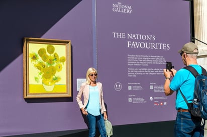 El arte de la National Gallery de Londres escapa al aire libre con una exposición de réplicas de obras maestras que desde este martes engalana el centro de la ciudad como parte del nuevo festival 'Inside Out' ('Del revés'). (ARCHIVO) 