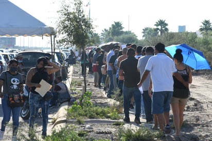 La delegación de Bienestar Social en La Laguna de Coahuila informó este martes que debido a la alta demanda de vacunas contra el COVID-19 por parte de la población de 30 a 39 años de edad, en esta ocasión no se atenderán a personas de más de 40 años rezagadas (que no tengan la primera dosis).
(FERNANDO COMPEÁN)