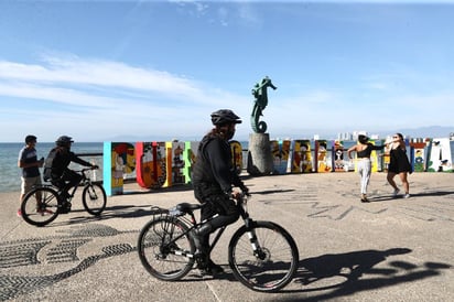 'Para Puerto Vallarta es muy importante que regresen los cruceros pero deben de ser con mecanismos de seguridad absolutos. Entonces, si llega un barco, para que alguien baje del barco debió ya haber subido con la vacuna y bajarse del crucero con la prueba negativa', señaló el mandatario.
(ARCHIVO)