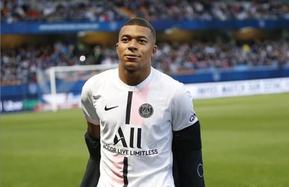 Ante la duda de la renovación de contrato de Kylian Mbappé con el PSG, su futuro estaría cerca de definirse, ya que de acuerdo a la La Gazzetta dello Sport, el jugador francés anunciaría este lunes su decisión respecto a donde está su futuro como futbolista profesional, ya que le queda un año de contrato, hasta 2022. (CORTESIA)
 