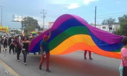 Toda una industria se creó en torno a este evento, en donde diversas empresas locales promueven su simpatía y ofertan productos para el día del desfile.

