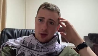 El joven británico que se encontraba 'de vacaciones' en Afganistán, comparte su situación tras el problema ocurrido en el país por la conquista de los talibanes a Kabul (CAPTURA) 