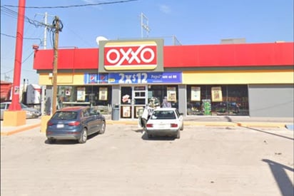 A punta de pistola asaltan tienda Oxxo ubicada en el poblado El Vergel de Gómez Palacio, los ladrones lograron huir de las autoridades. (EL SIGLO DE TORREÓN)