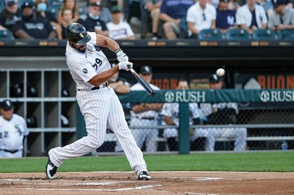 El inicialista cubano de los Medias Blancas de Chicago, José Abreu, conectó el martes un jonrón de tres carreras como parte de una contundente victoria de su equipo por 9-0 sobre los Atléticos de Oakland. (ARCHIVO)
