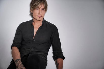 'Estoy aquí para decirles que cualquier cosa puede suceder en esta vida si tienes el corazón y la pasión', canta el cuatro veces ganador del Grammy, Keith Urban en su nuevo sencillo Wild Hearts, lanzado el día de hoy.