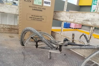 Ciclista de 62 años de edad termina el hospital luego de sufrir accidente de tránsito en Gómez Palacio. (EL SIGLO DE TORREÓN)