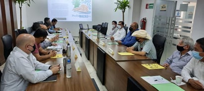 El Grupo Empresarial de La Laguna (GEL) se reunió con Pro Defensa del Nazas para conocer su postura en relación al proyecto federal de Agua Saludable para La Laguna. (FABIOLA P. CANEDO)