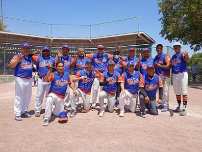 Una estupenda jornada de finales, se vivió días atrás en la Liga de Softbol Industrial y Comercial, con los equipos Borregos y Deportivo Fito Dávila ganando los campeonatos de la temporada en homenaje a los “Peloteros Ausentes”. (EL SIGLO DE TORREÓN)
