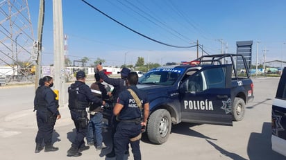 Detienen a hombre en Gómez Palacio por alterar el orden, las autoridades le aseguraron una pistola que resultó ser de juguete.
