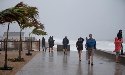 La tormenta tropical 'Henri' está pasando muy cerca de la isla Block, en Massachusetts, camino de la costa del estado de Rhode Island (noreste de EUA), donde tocará tierra este domingo, según el Centro Nacional de Huracanes de EUA. (EFE)