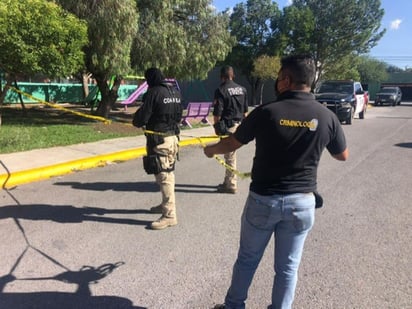 Presuntamente, a consecuencia de una caída que sufrió en días pasados, ocasionó que este domingo un hombre de la tercera perdiera la vida en plena plaza pública ubicada en la colonia Girasol, en el municipio de Saltillo. (ARCHIVO) 
