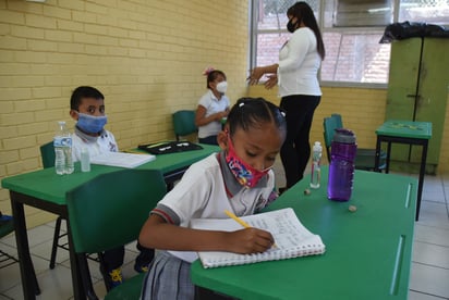 Para el regreso a clases semipresencial y con el fin de evitar contagios, se deberán procurar filtros de corresponsabilidad tanto en el hogar, en el acceso principal a las escuelas y en las aulas.