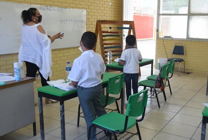 Con semáforo epidémico en color amarillo, el regreso a clases semipresencial será únicamente en 433 escuelas públicas de nivel básico en la entidad. (ARCHIVO)