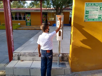 Señaló que lo sustancioso y robusto del protocolo, que eran los filtros en la escuela, filtros en las casas y la actividad del aislamiento de los casos sospechoso, así como su envío a los centros de salud; continúan de la misma manera, no tuvo cambios.