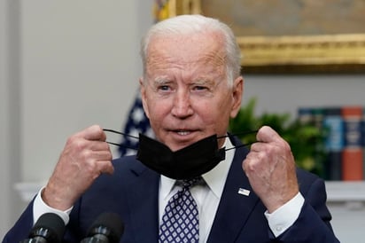 El presidente de Estados Unidos, Joe Biden, recibió este martes un informe clasificado de los servicios de inteligencia estadounidense sobre la pandemia de la COVID-19, aunque no es concluyente sobre el origen del virus, reveló la prensa local. (EFE)