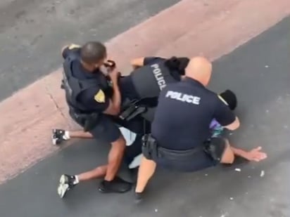 Un afroamericano fue detenido y acusado de asesinato en segundo grado por la muerte a tiros de un joven de 21 años que cenaba este martes con su familia al aire libre en la terraza de un restaurante de la popular calle Ocean Drive, en Miami Beach (Florida). (ARCHIVO)
 