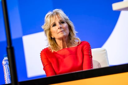 La primera dama de Estados Unidos, Jill Biden, envió este viernes un mensaje a las familias de los militares destacados o que han participado en la misión en Afganistán, a quienes aseguró que 'no están solos'. (ARCHIVO) 
