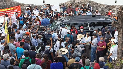 Asimismo, agregó sin prueba alguna, que el jefe del Ejecutivo federal lo 'acarreaba' para manifestarse en el Zócalo. (EFE)