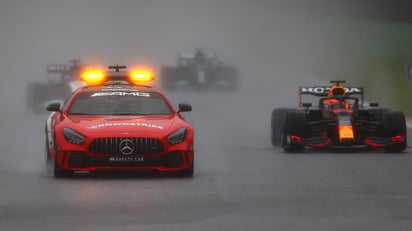 Pocos minutos después de que se reanudara la carrera del Gran Premio de Bélgica, la bandera roja volvió a aparecer en la pista debido a las condiciones climatológicas. 