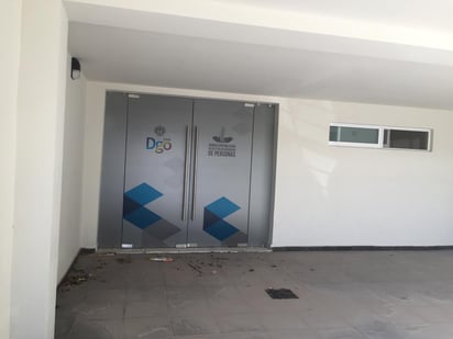  Tan solo el nuevo edificio de la Unidad Especializada en Delitos de Búsqueda de Personas dependiente de la Vicefiscalía de Justicia en el estado región Laguna se mantiene sin operan y sin fecha para su apertura.
 (EL SIGLO DE TORREÓN)