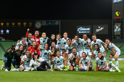 Golearon anoche 4-0 en el Estadio Corona, a la Máquina Celeste de la Cruz Azul, en el choque que cerró la actividad de la séptima jornada en el Apertura 2021 de la Liga MX Femenil. (JORGE MARTÍNEZ)