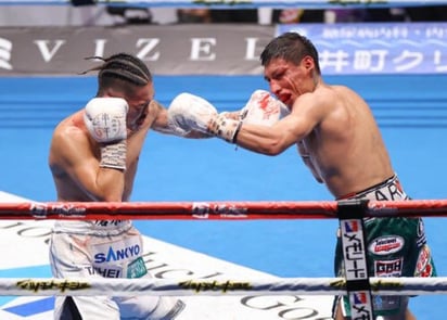 El mexicano (d) fue agresivo y superior en los primeros asaltos, pero en el resto del combate, el campeón japónes dominó al retador.