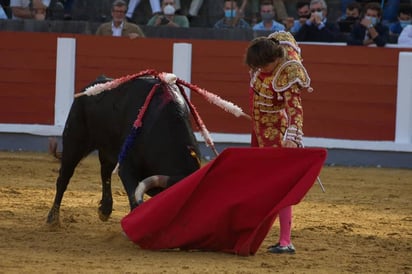 El novillero lagunero Arturo Gilio Quintero regresó hoy a la actividad taurina en una tarde aciaga. (ARCHIVO) 
