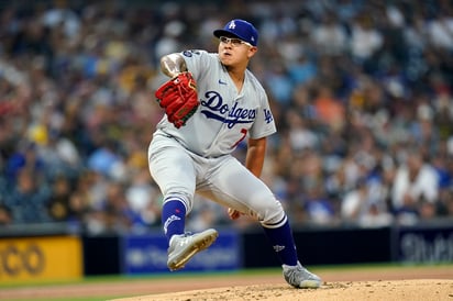 Julio Urías permitió una carrera en cinco entradas y dos tercios.