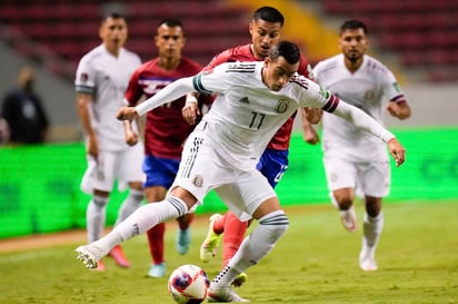 Rogelio Funes Mori falló una ocasión muy clara cuando el partido estaba 0-0; el delantero sigue sin convencer en la Selección Mexicana. (AP)