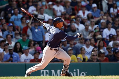 Wander Franco, campocorto de los Rays, extendió el lunes a 36 su histórica cadena de juegos embasándose, al conectar un triple al jardín central ante Chris Sale en el primer inning del juego contra los Medias Rojas en Fenway Park. (ARCHIVO)