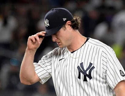 El as de los Yankees de Nueva York, Gerrit Cole, salió del juego en el cuarto inning de su apertura de este martes contra los Azulejos de Toronto en Yankee Stadium, luego de experimentar rigidez en la corva izquierda, anunció el club.
