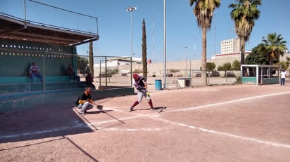 A punto de llegar al ecuador de su calendario, la Liga de Softbol de Bola Lenta “Francisco Ramírez López” disputará este sábado 11 de septiembre, la novena jornada de su temporada regular, con siete juegos de alto voltaje. (ESPECIAL)