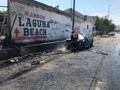 Se incendian dos vehículos en Torreón. (EL SIGLO DE TORREÓN)