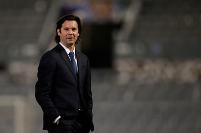  El entrenador Santiago Solari negó el viernes que el América busque un fichaje más para cubrir la baja de dos jugadores que se lesionaron en las primeras fechas del torneo Apertura 2021 de la Liga MX. (ARCHIVO) 
