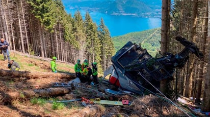 El niño que sobrevivió al accidente ocurrido en mayo pasado, cuando la cabina de un teleférico cayó al vacío en el norte de Italia y murieron 14 personas, ha sido secuestrado por su abuelo, que lo ha trasladado en un avión privado a Israel, donde vive su familia materna, revelan hoy medios locales. (ESPECIAL)
