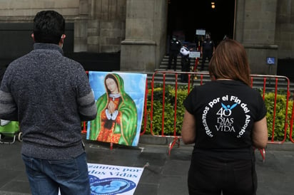 'Deja el problema de un embarazo inesperado a la mujer'. (ARCHIVO)